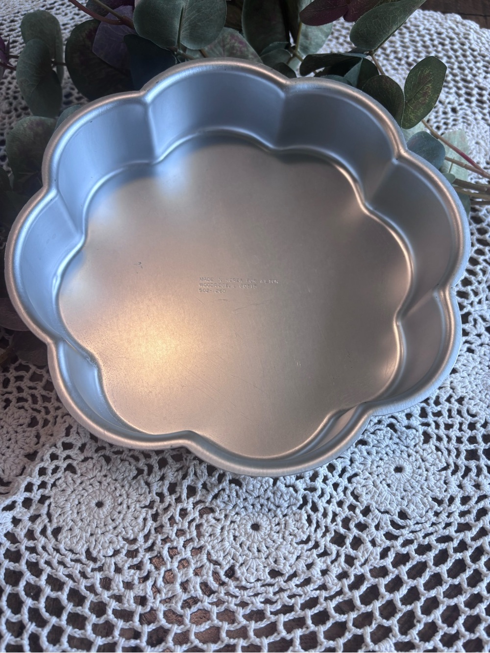 WILTON Silver Flower-Shaped Cake Baking Pan Performance 8”